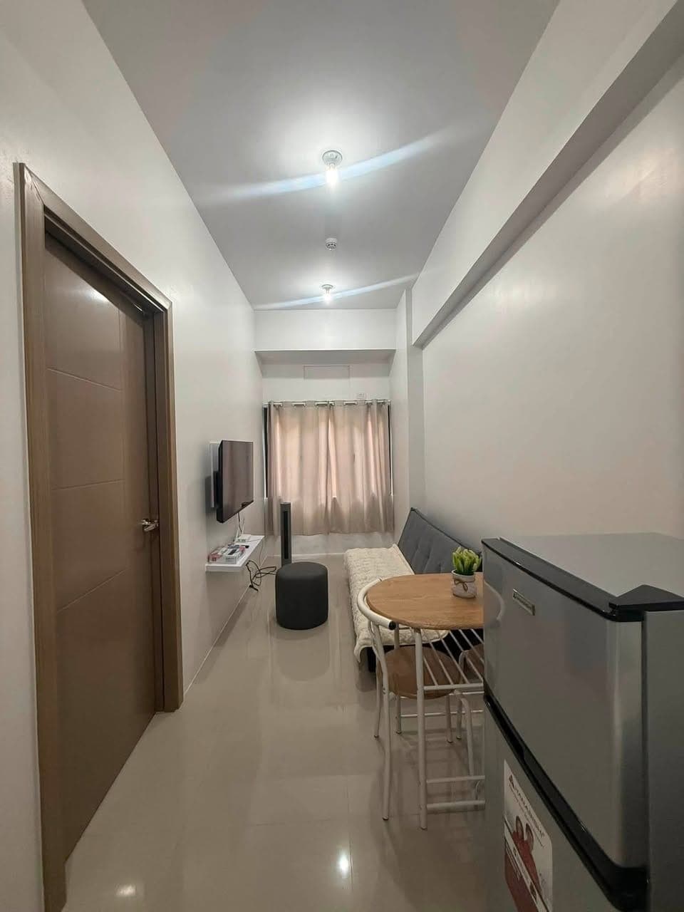 One Bedroom Condominium Unit FOR RENT. - photo 1