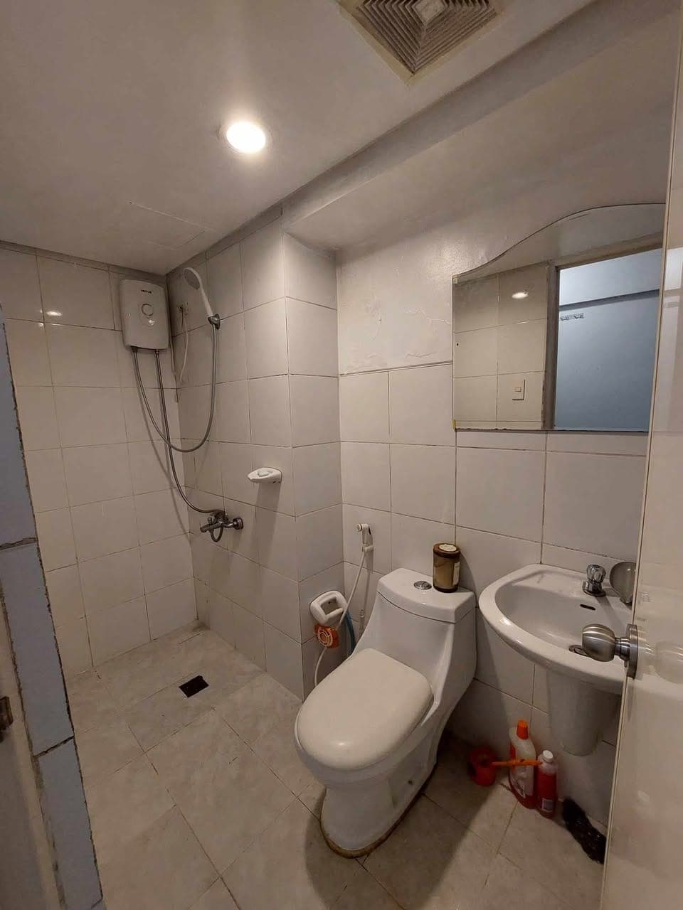 Pinecrest condominium studio unit beside robinsons magnolia nearest gilmore lrt stn., 18k/mo. dues i... - photo 4