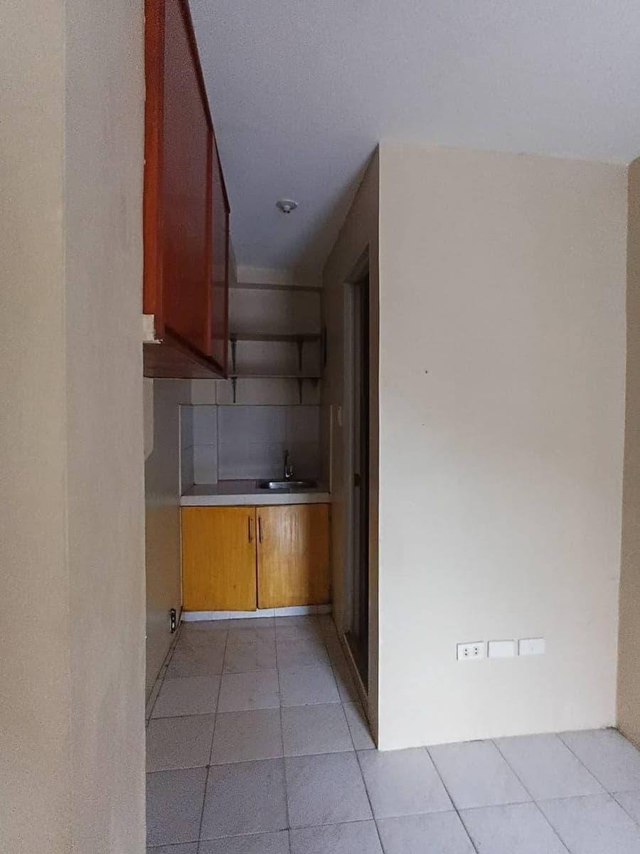 STUDIO TYPE APARTMENT UNIT FOR RENT - photo 1