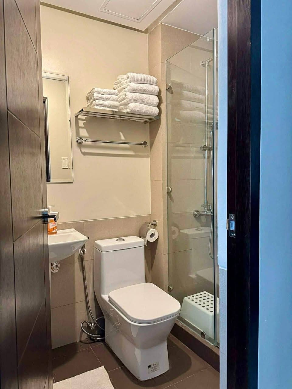 RUSH CONDO FOR RENT @ AURORA ESCALADES TOWER. **New built CONDO in CUBAO** - photo 4
