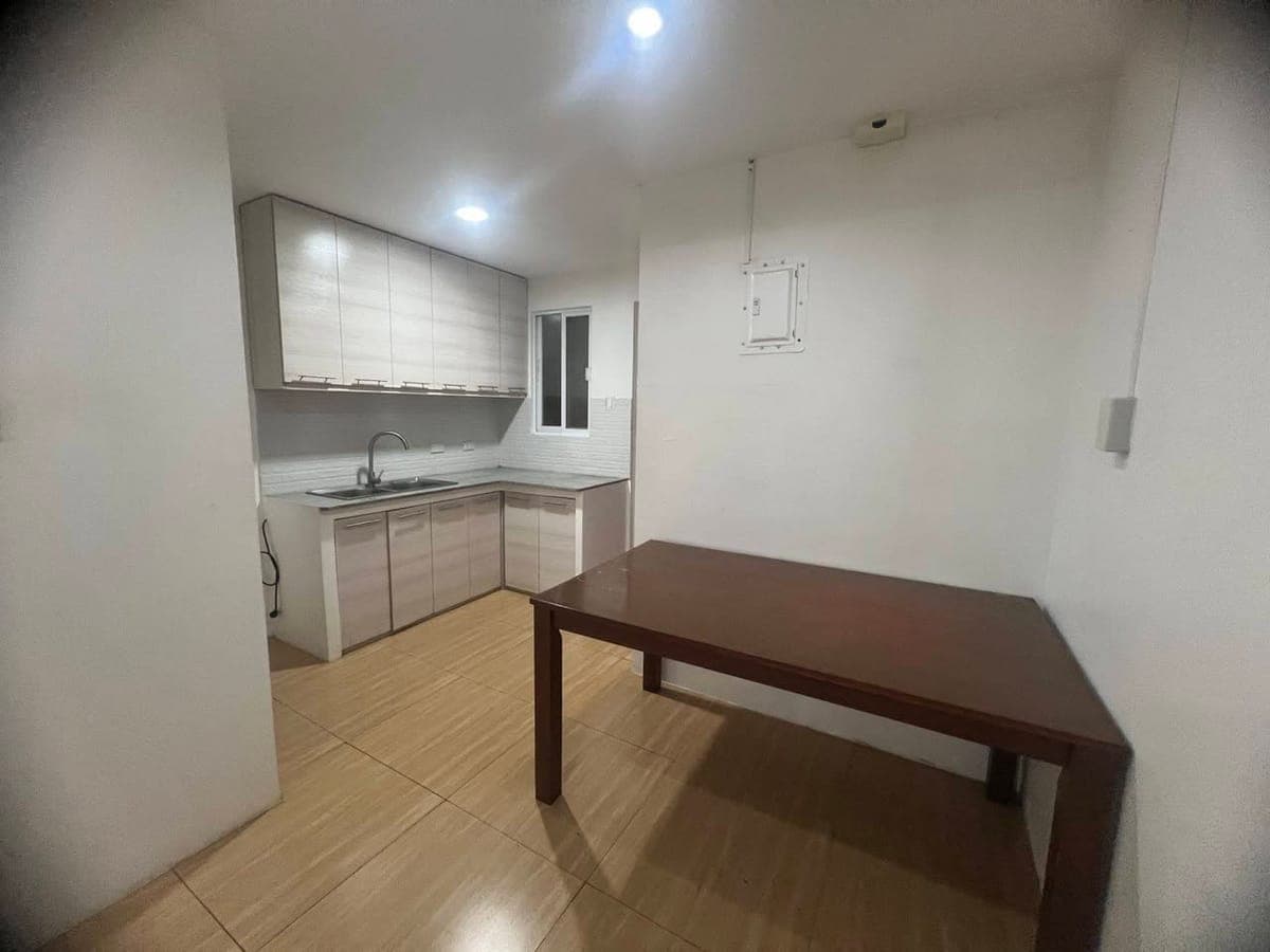 Townhouse For Rent - Pilar Las Piñas City - photo 4
