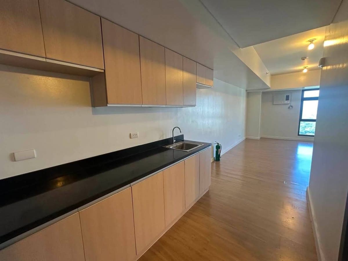FOR LEASE - photo 1