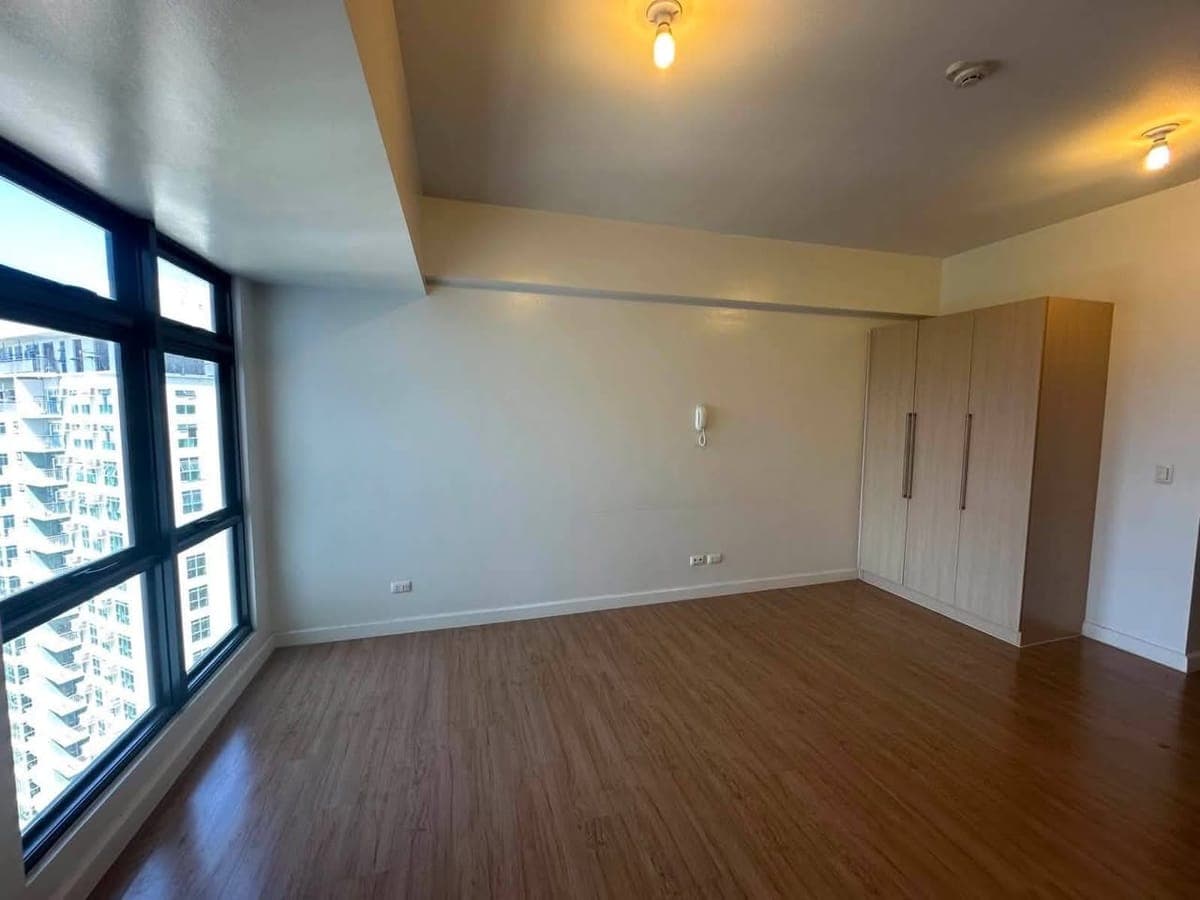 FOR LEASE - photo 4