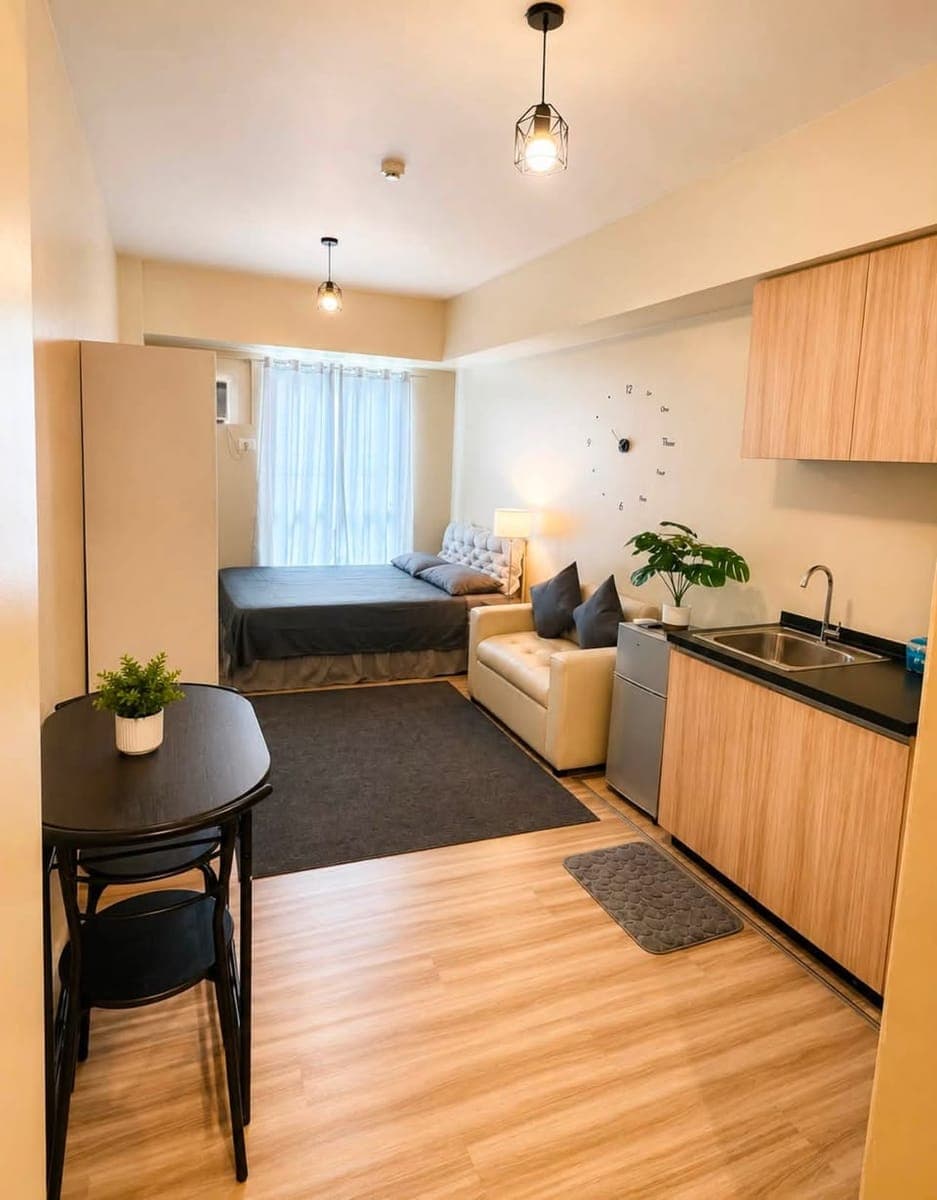 Condo Studio Unit for Rent in Taguig, P20k Only - photo 1