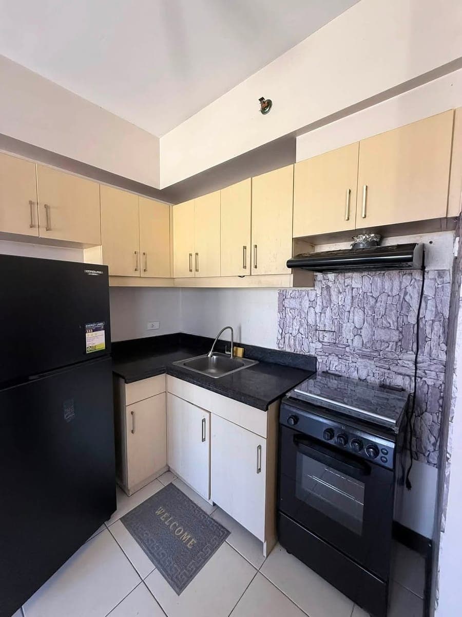 For rent: 2br w/ balcony - photo 1
