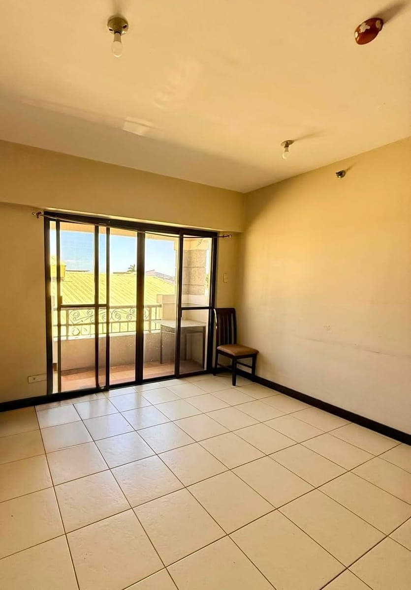 For rent: 2br w/ balcony - photo 3
