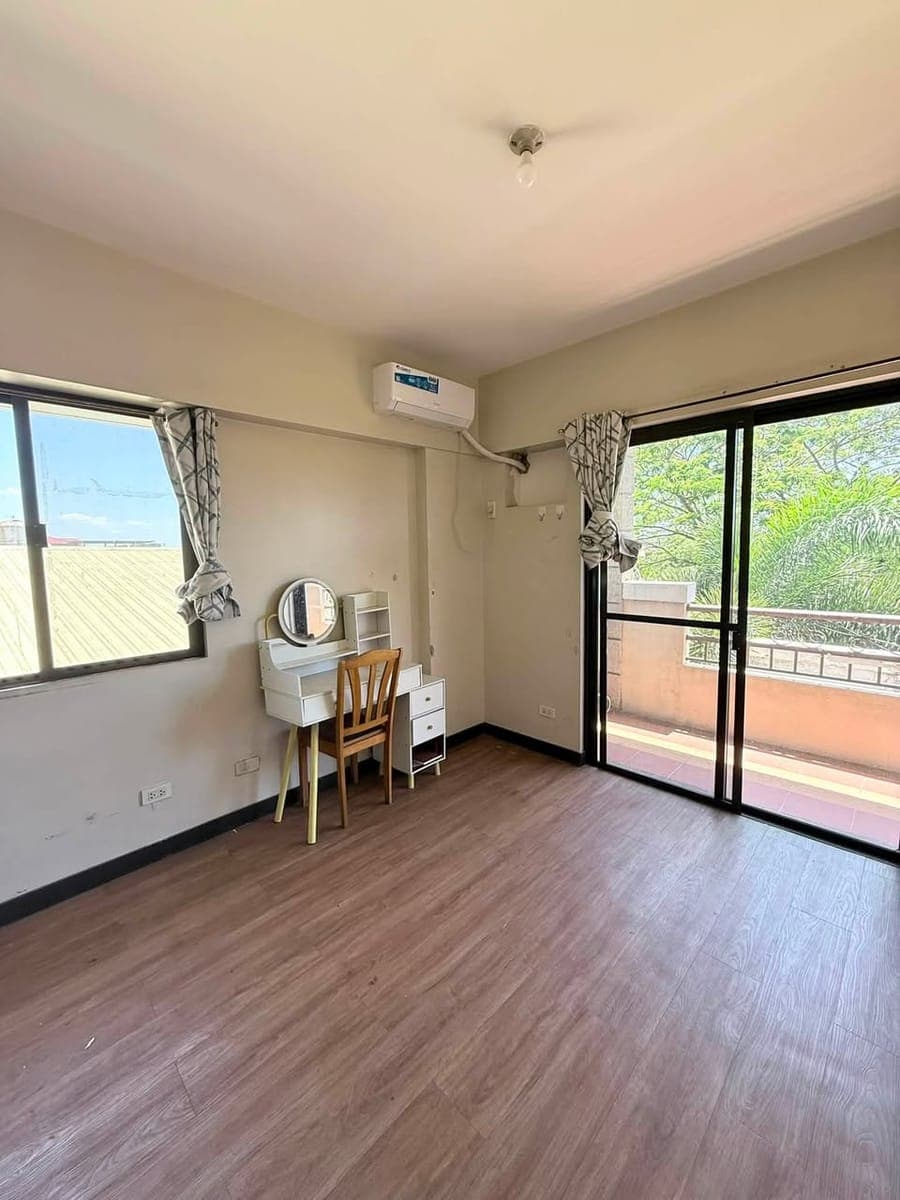 For rent: 2br w/ balcony - photo 4