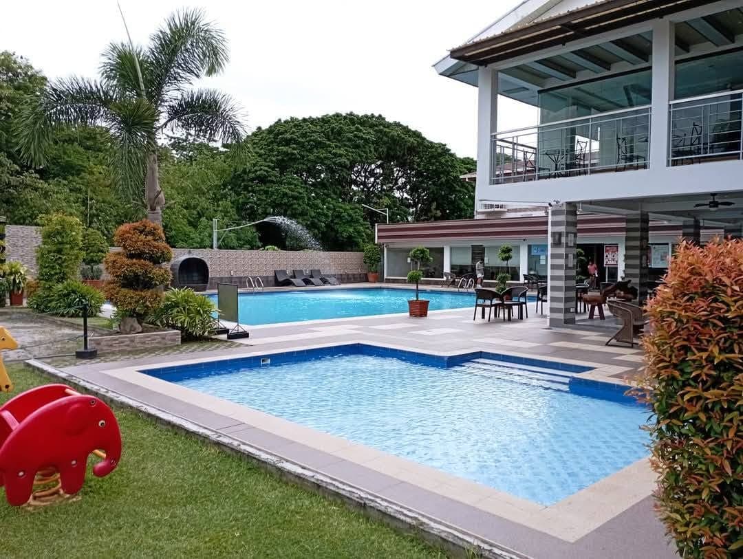 For rent: Condominium inside BF Homes Las Pinas near Southville Int'l School. FA: 43.25sqm, 2BR, 1T&... - photo 1