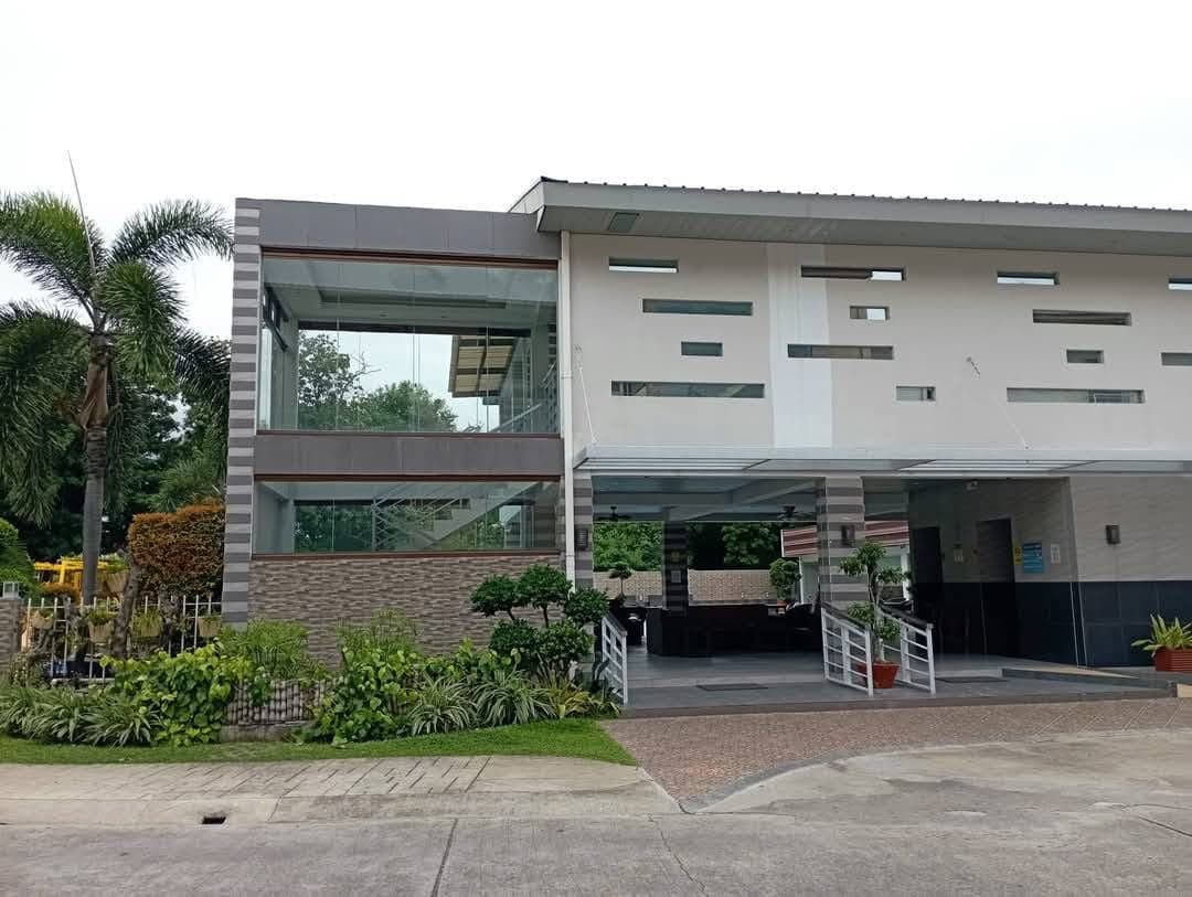 For rent: Condominium inside BF Homes Las Pinas near Southville Int'l School. FA: 43.25sqm, 2BR, 1T&... - photo 2