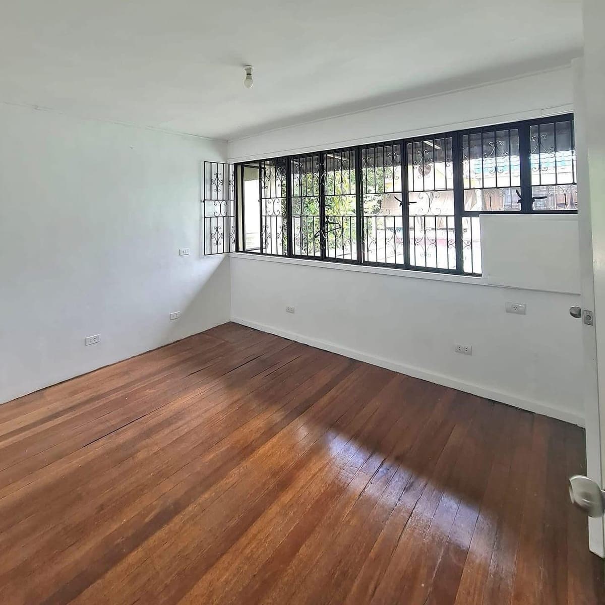 🚨 HOUSE FOR RENT IN MAKATI FOR ONLY ₱70K/MONTH! 🚨 - photo 4