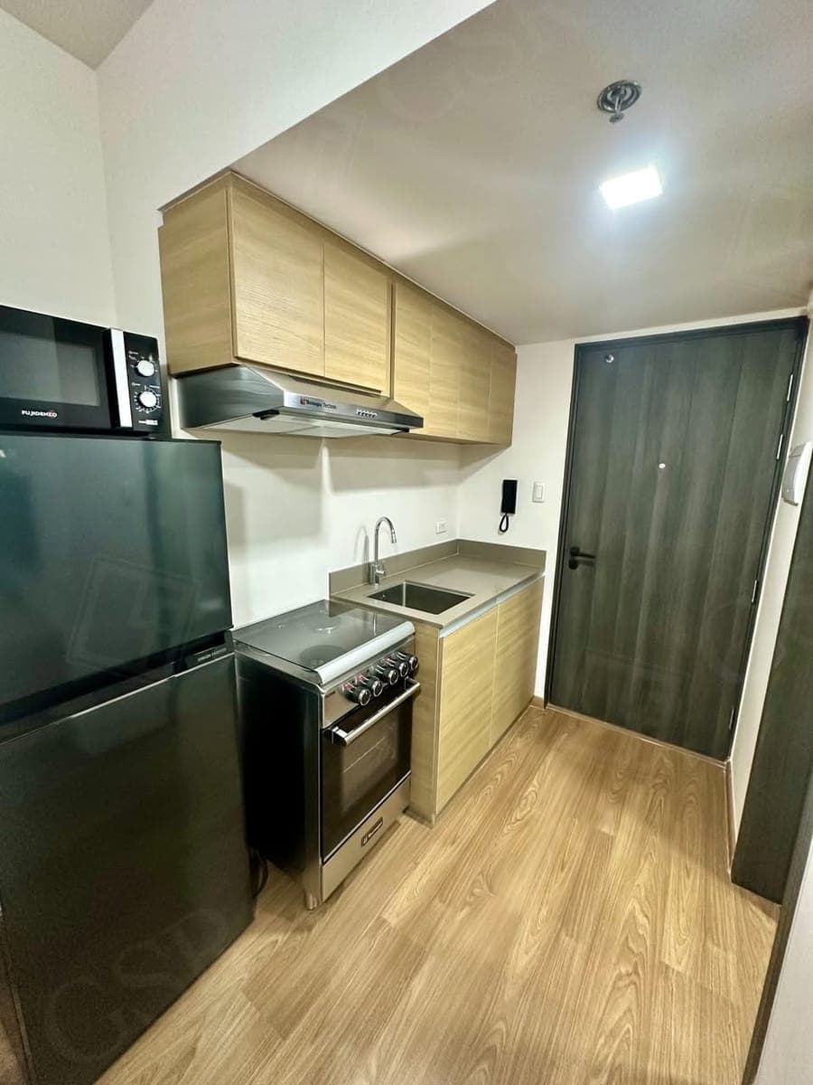 **Fully Furnished One Bedroom Unit with Balcony For Lease at The Rise Makati ** - photo 2