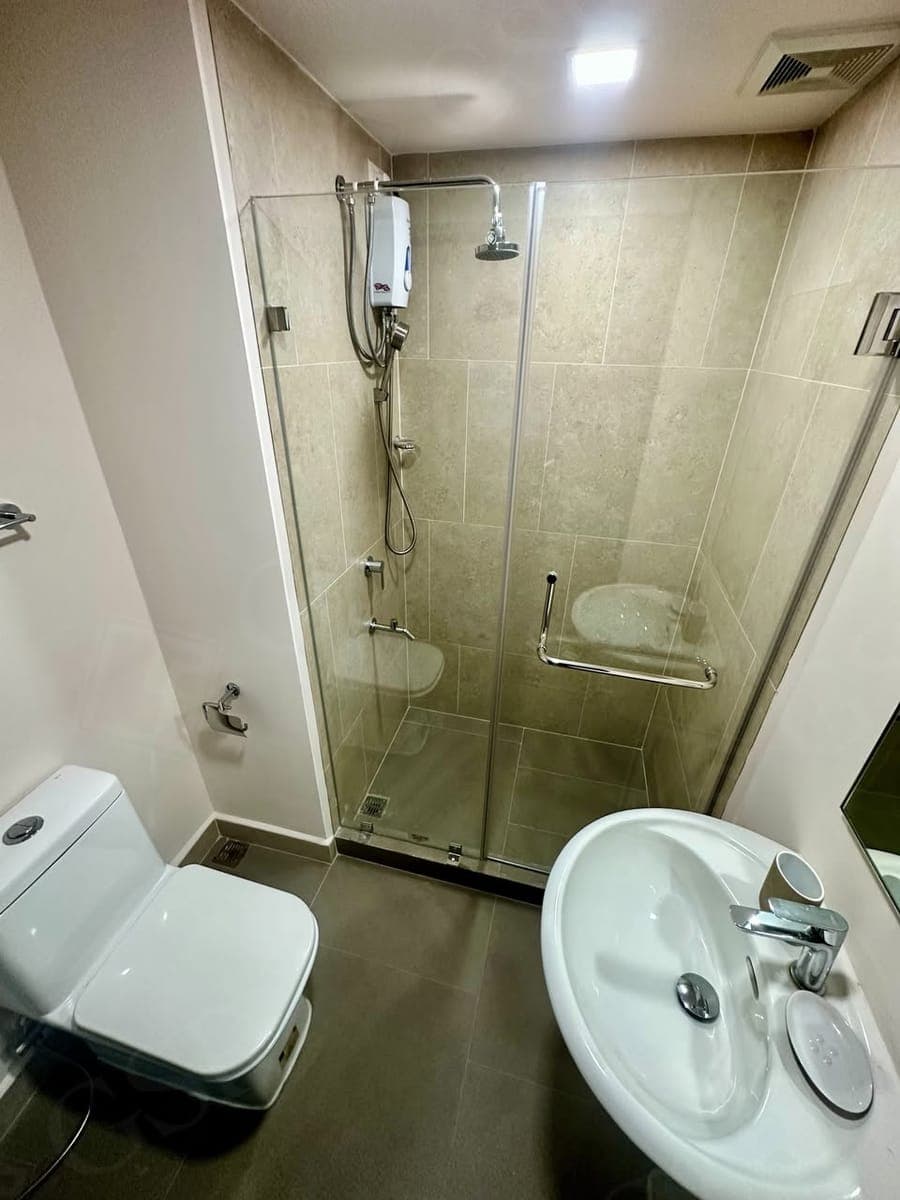 **Fully Furnished One Bedroom Unit with Balcony For Lease at The Rise Makati ** - photo 5