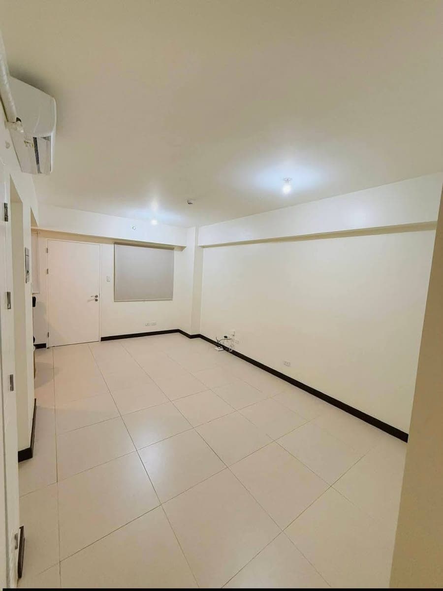 FOR RENT: Pet-Friendly 2BR Unit at Fairlane Residences ✨️ - photo 3