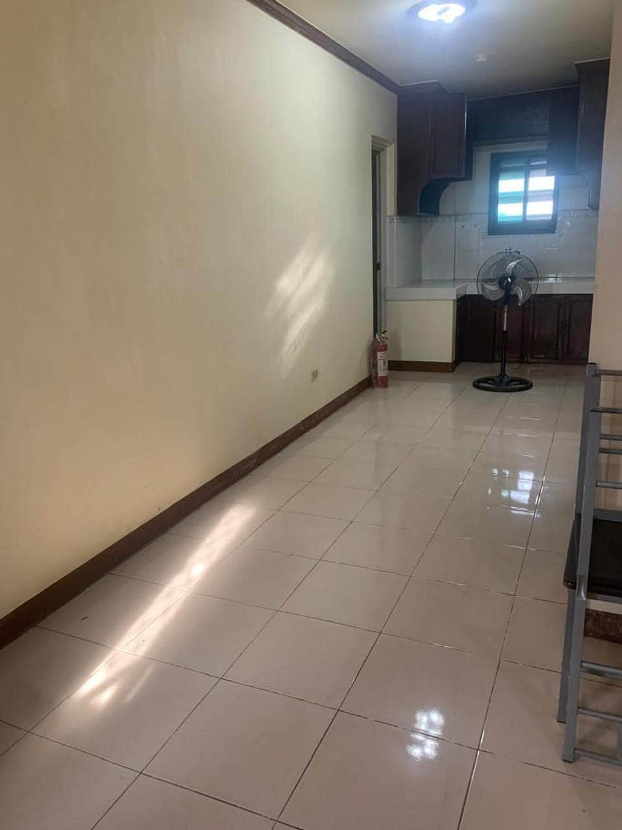 For rent 1 bedroom with 1 toilet and built in cabinets - photo 2