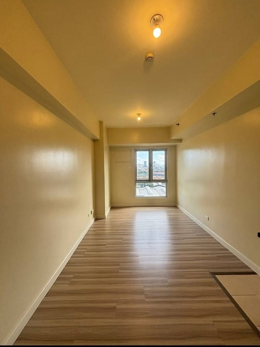 For Rent: Studio Unit- Bare - photo 1