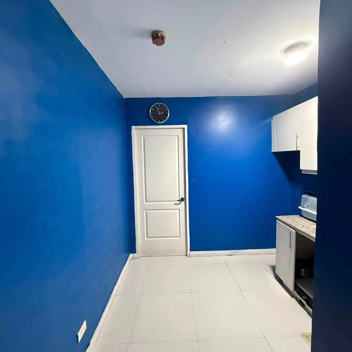 🔥 FOR RENT – 1BR Condo w/ Balcony | Cherry Orchard QC 🔥 - photo 1
