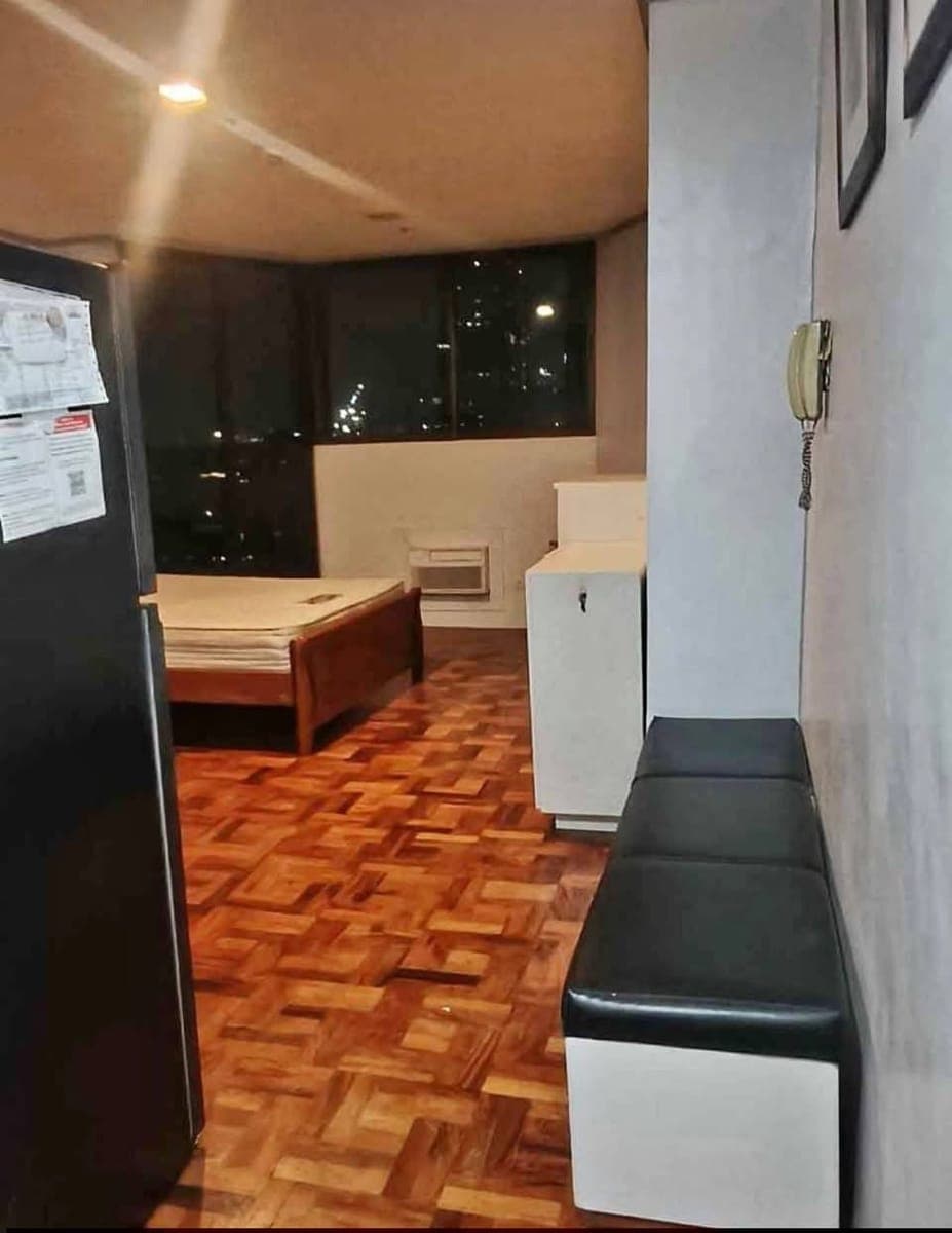 Furnished Studio Unit with Balcony FOR RENT. - photo 3