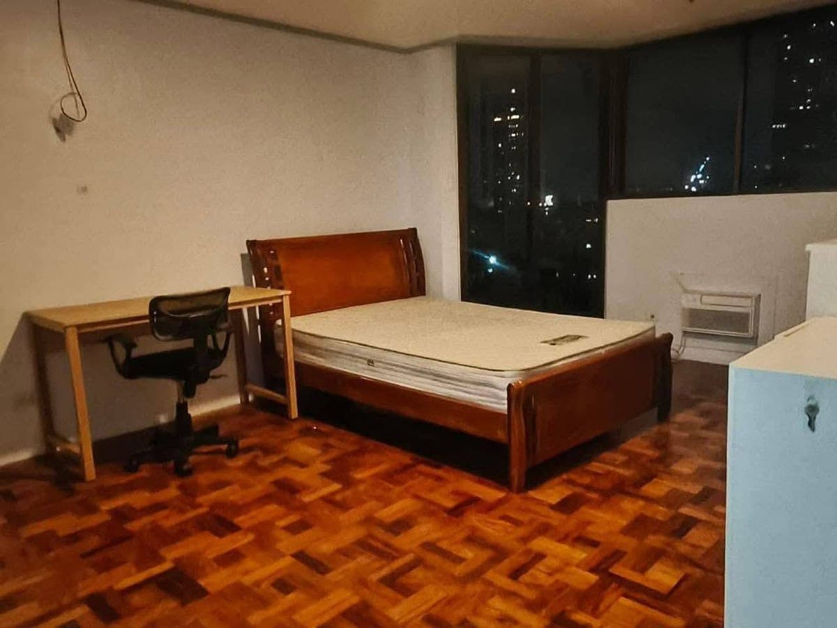 Furnished Studio Unit with Balcony FOR RENT. - photo 1