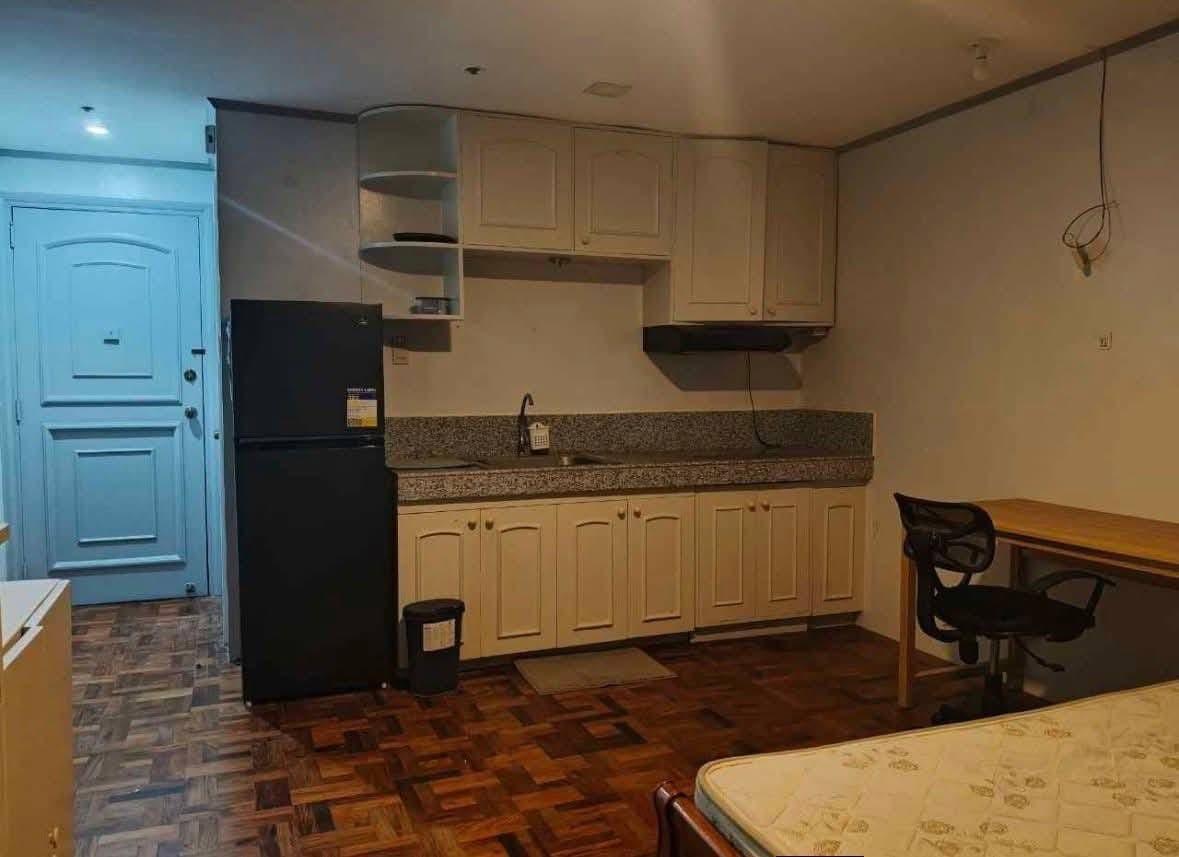 Furnished Studio Unit with Balcony FOR RENT. - photo 4