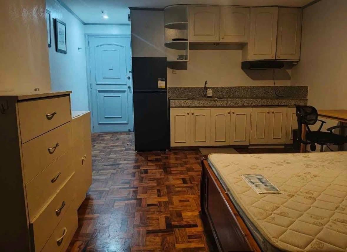 Furnished Studio Unit with Balcony FOR RENT. - photo 5