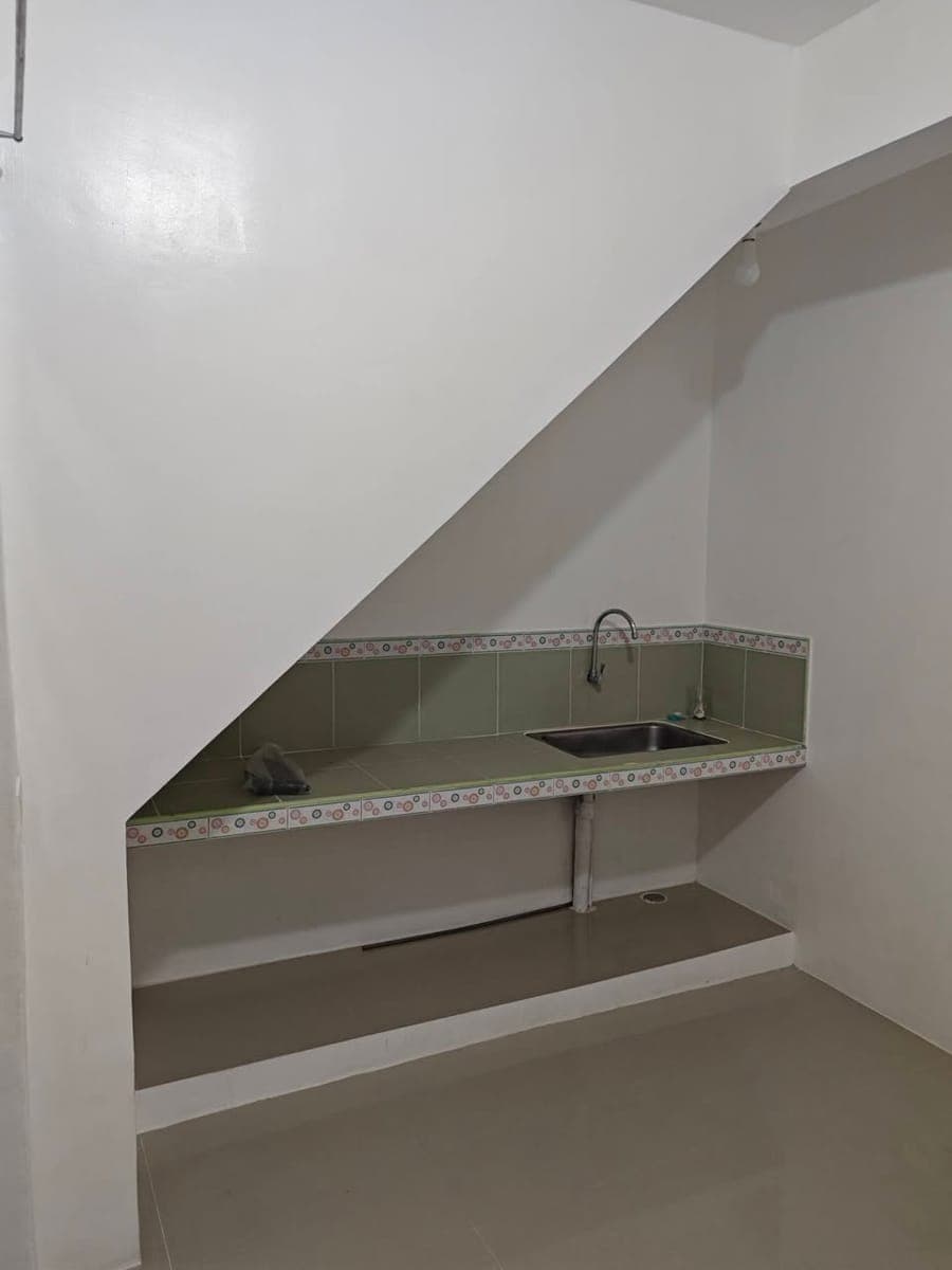🏠 FOR RENT — ROOM / SMALL HOUSE - photo 1