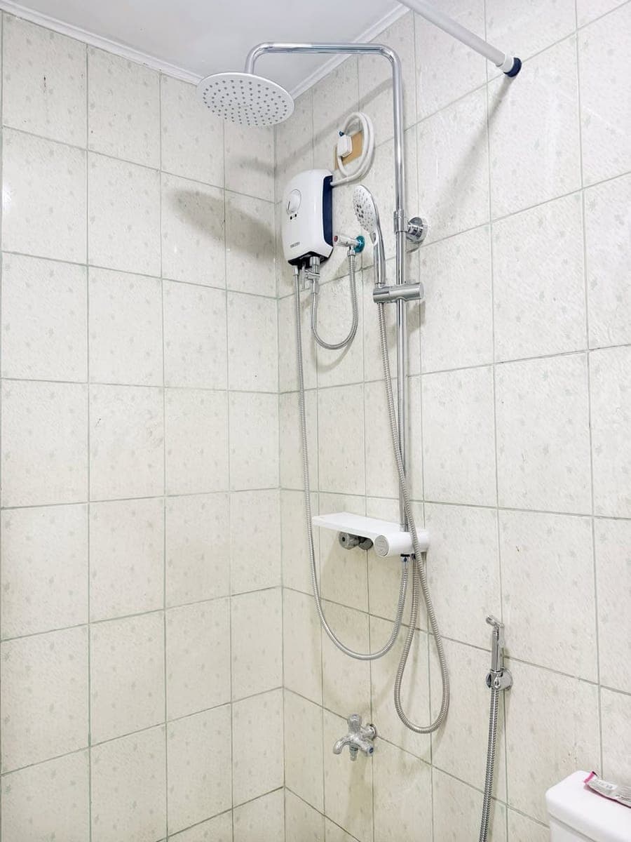 CONDO FOR RENT — Prince John Condominium, Cubao QC - photo 5