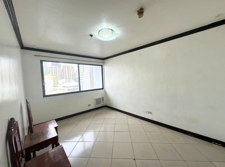 # ***FOR RENT: The Palm Towers near Makati Med *** - photo 2