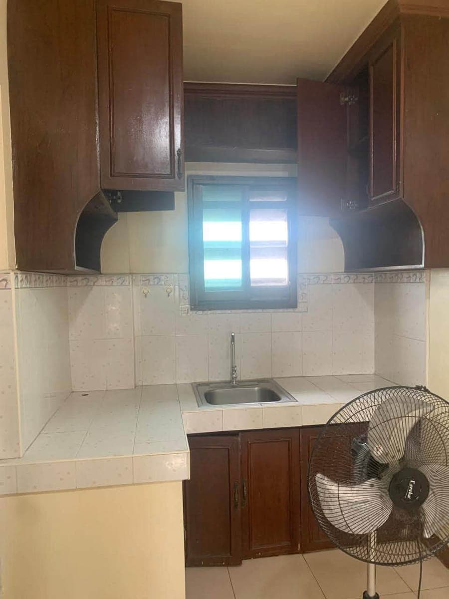 For rent 1 bedroom with 1 toilet and built in cabinets - photo 3