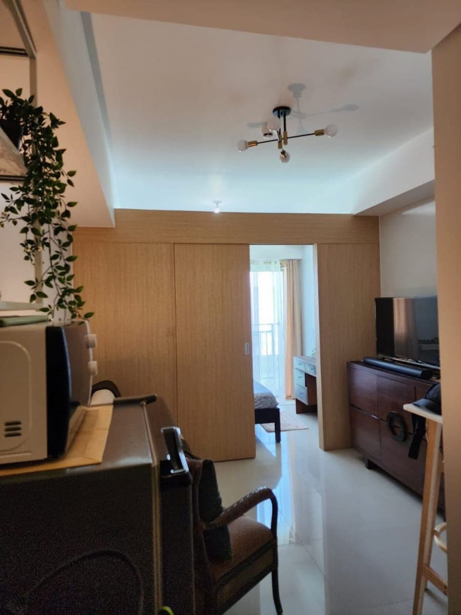 For Rent 1BR Unit with Balcony - photo 2