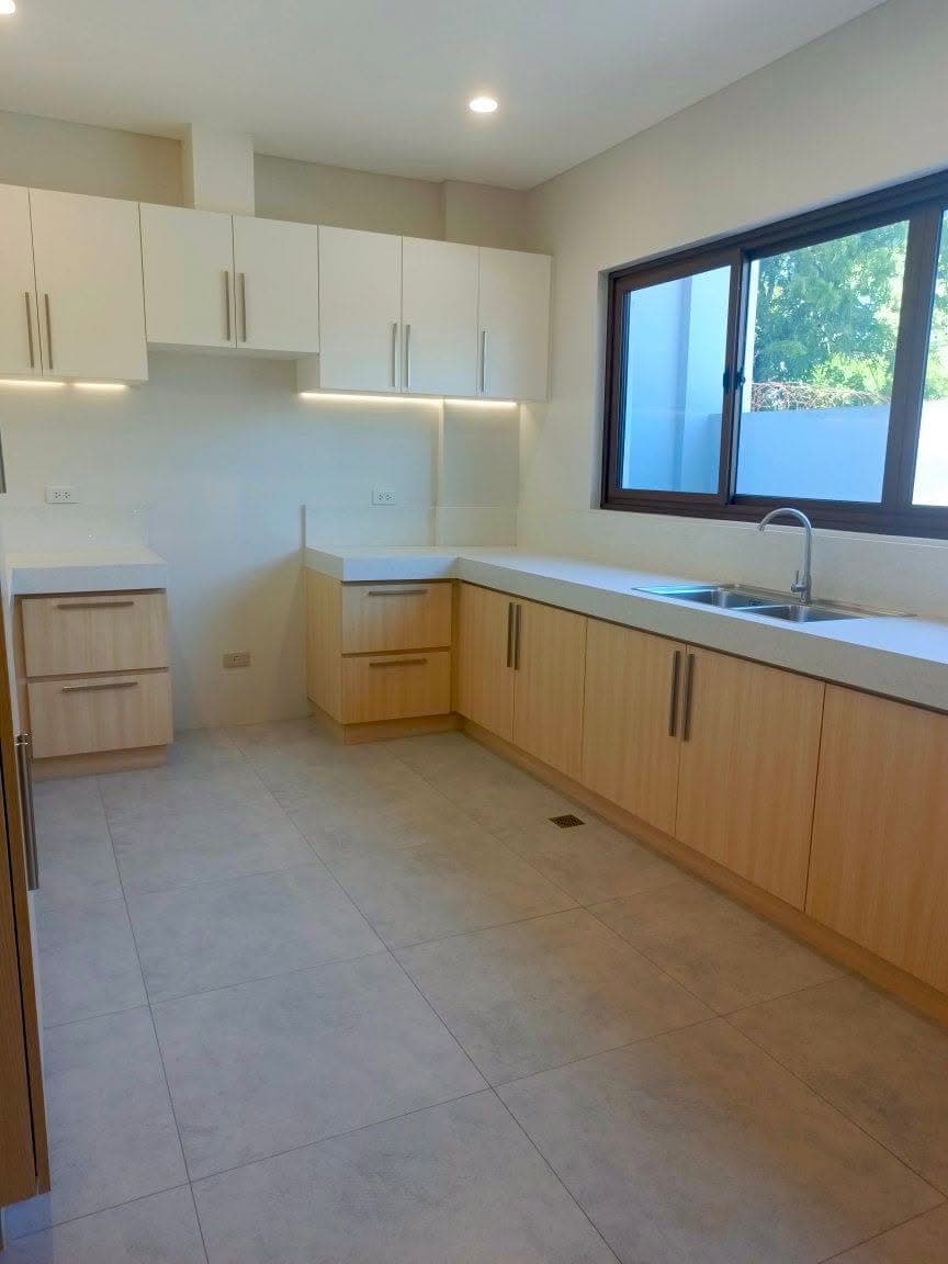 house for rent 3bedrooms 2carpark 3cr furnished 50k brand new  location Dona Josefa village Almanza uno - photo 1