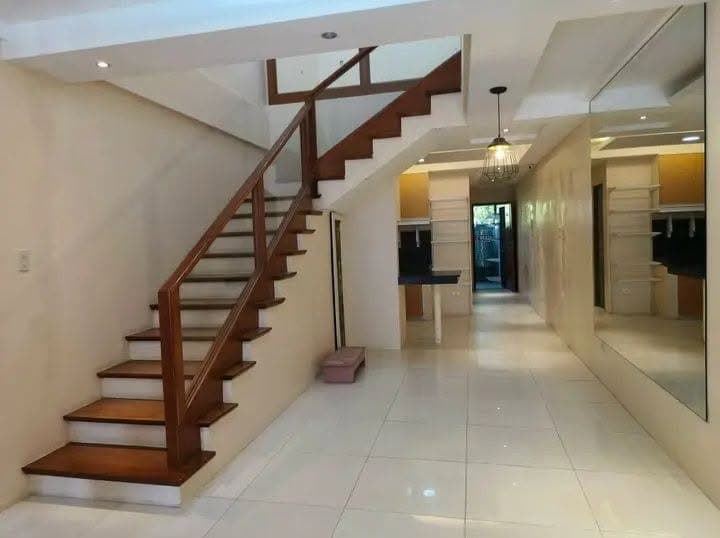 house for 4bedrooms 1maidroom 2carpark furnished 50k location Pilar village - photo 3