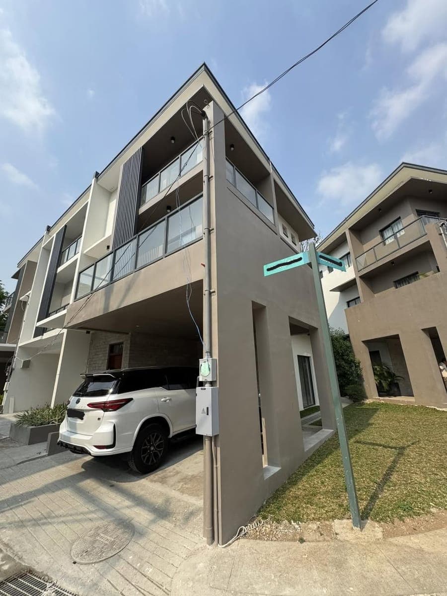 FOR RENT – Modern Townhouse in Novaliches, Quezon City - photo 1
