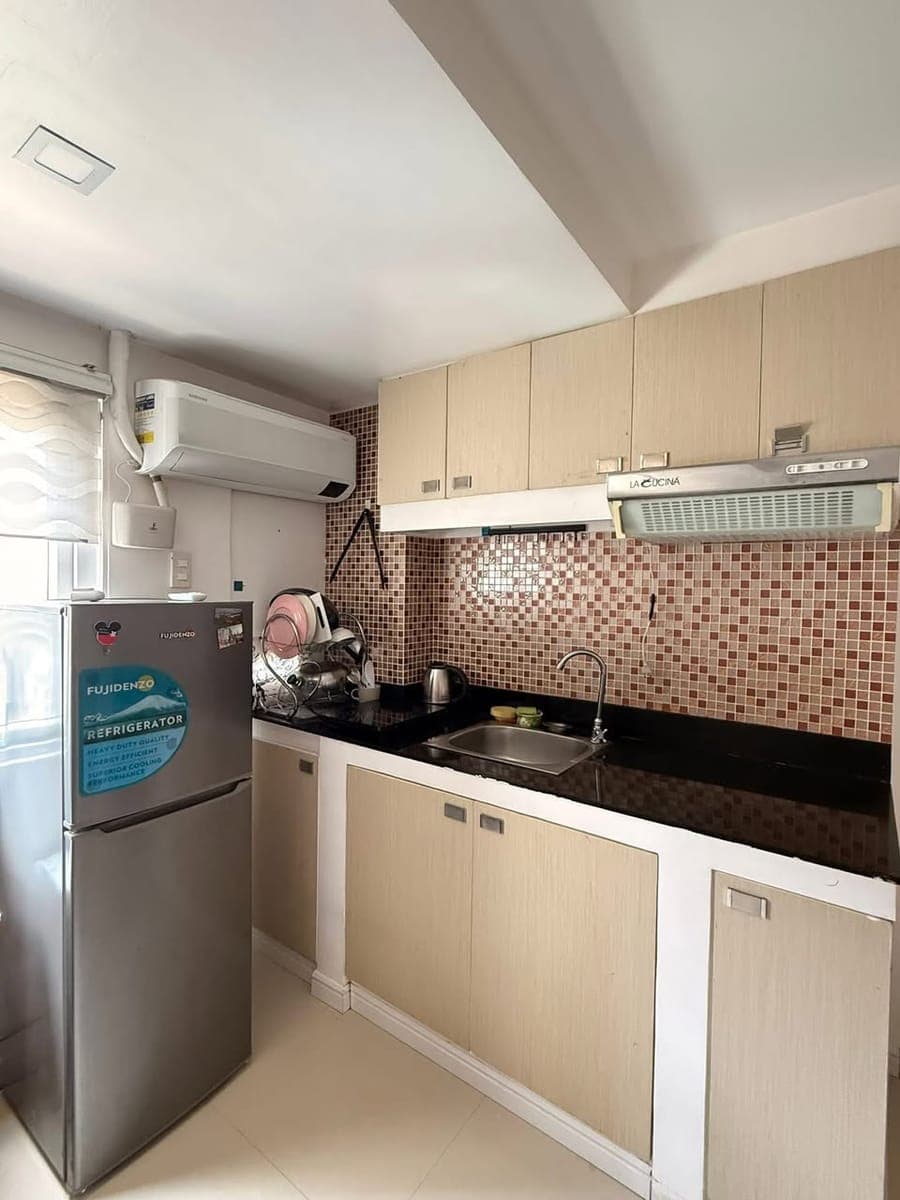 Condo Rental / Sharing in Makati City - photo 1