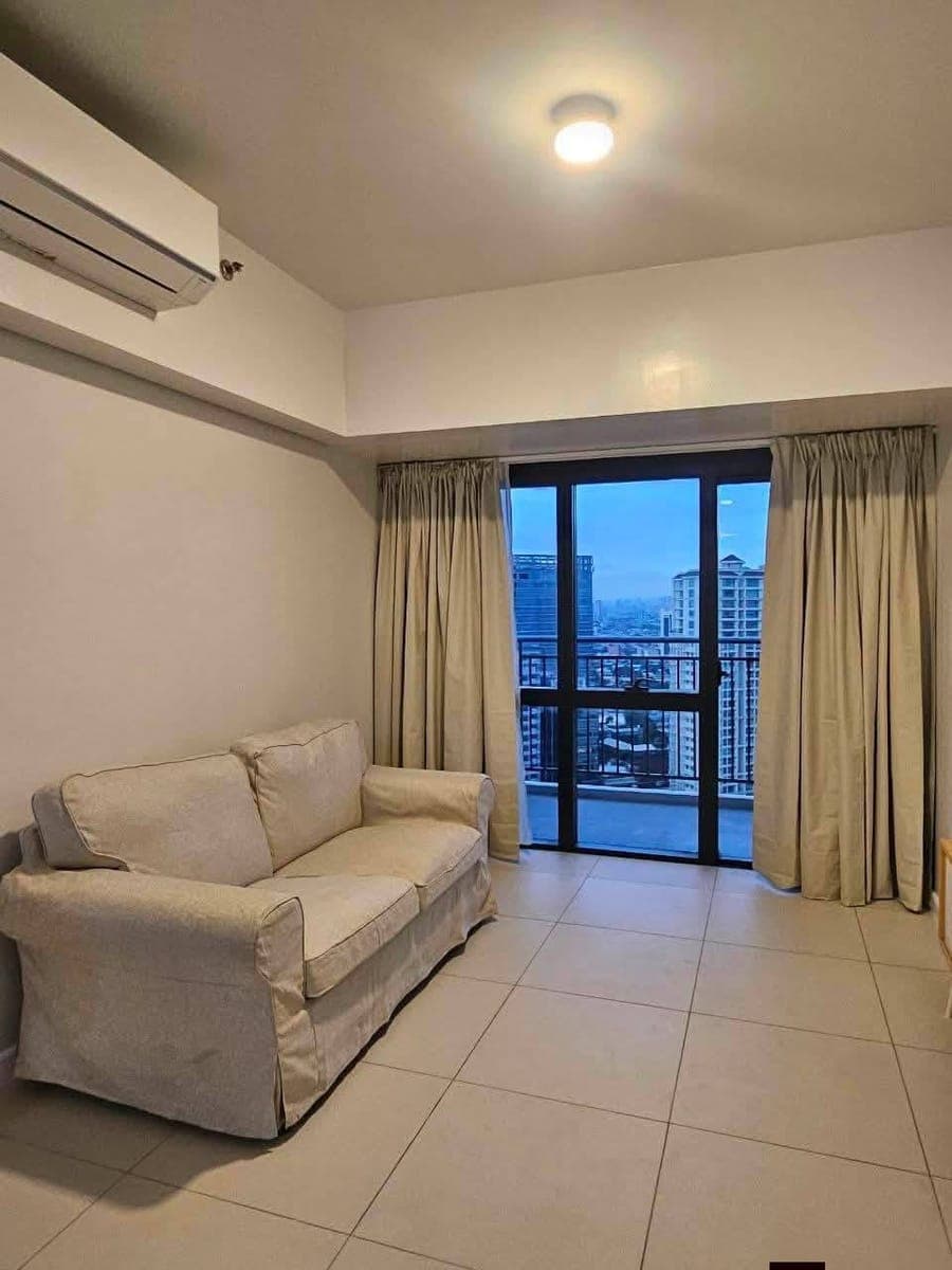 For Rent 3Br at Gentry Residences - photo 1