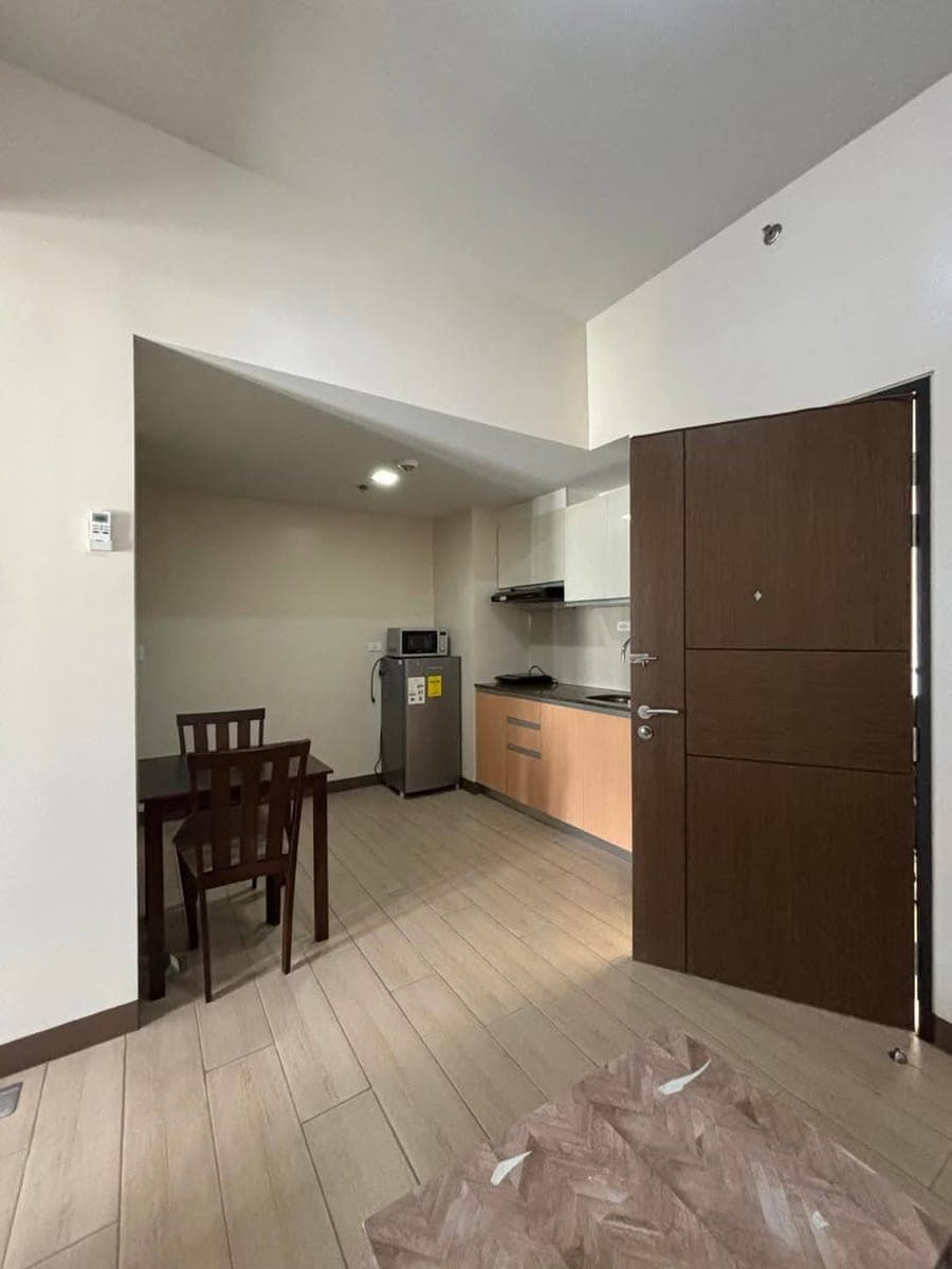 FOR LEASE (avail July) - photo 2