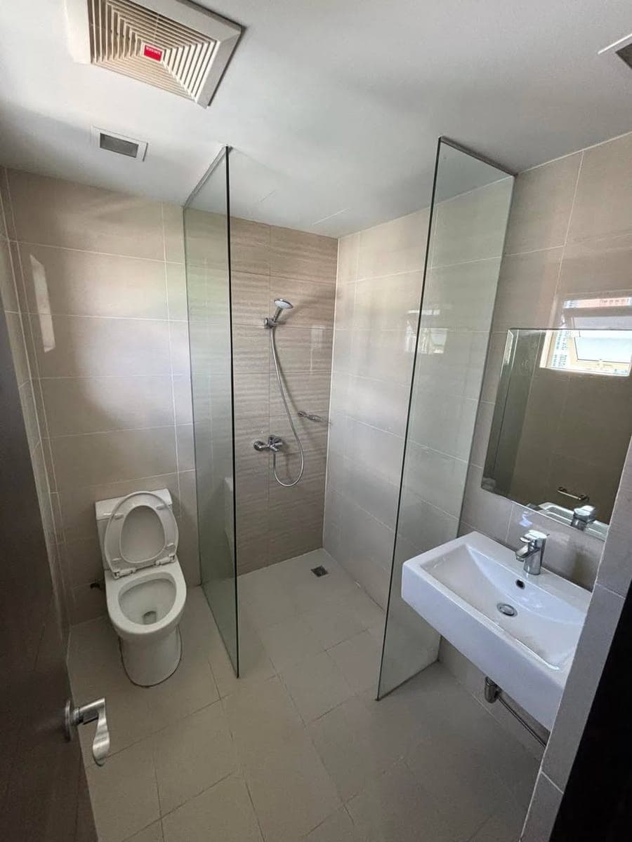 FOR LEASE (avail July) - photo 4