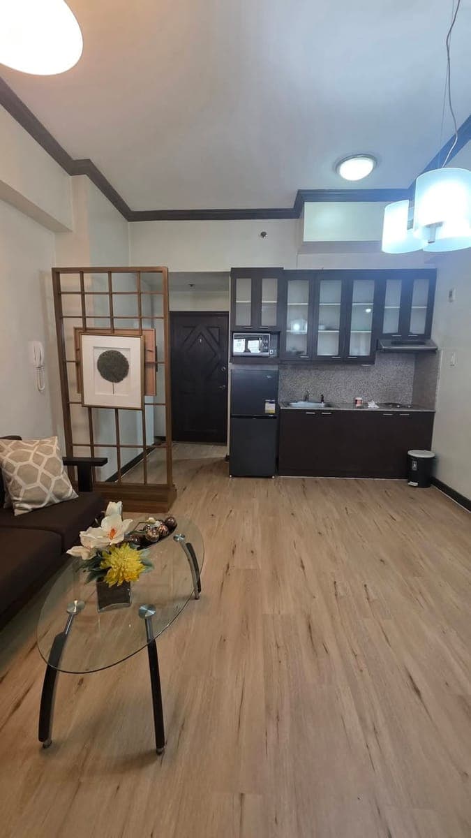 FOR RENT: 1BR Big Cut Condo Unit w/ balcony - photo 5