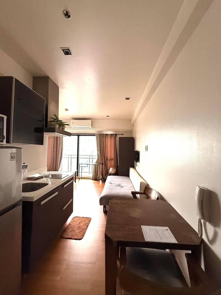 For Rent Knightsbridge Residences Makati - photo 2