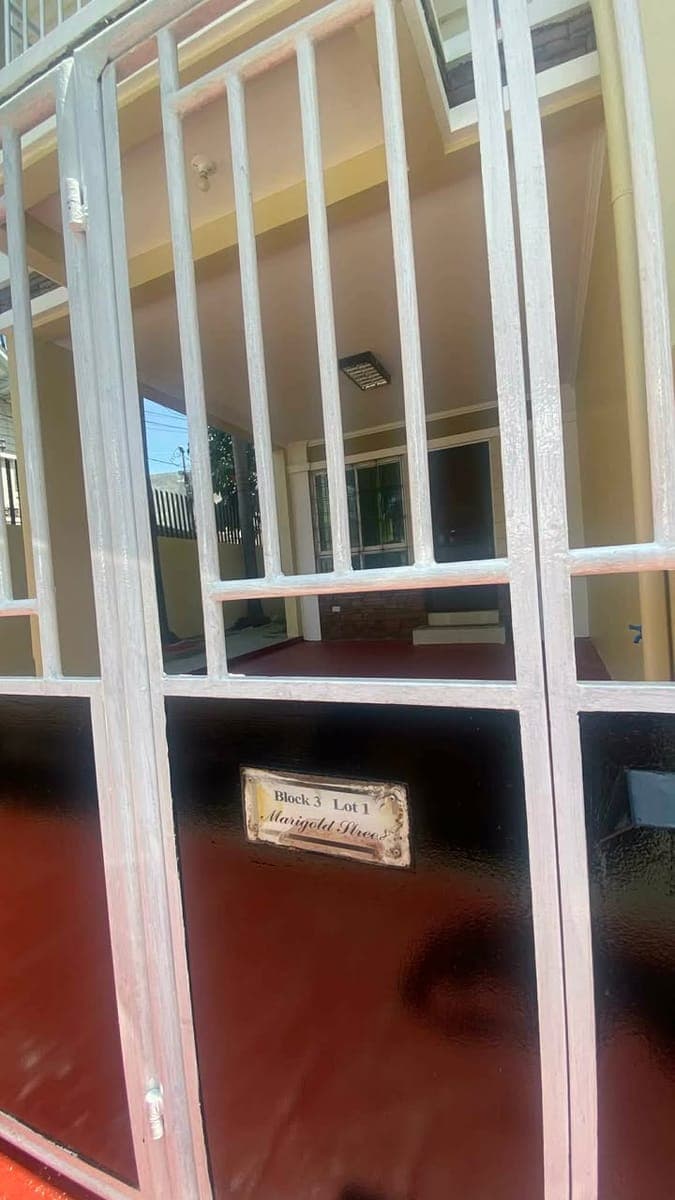 NEWLY RENOVATED Corner Lot Townhouse For RENT/ LEASE - photo 4