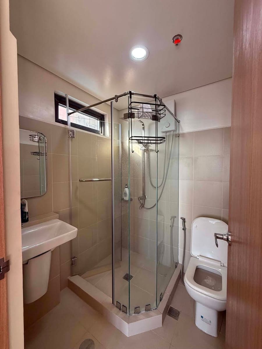 2 Bedroom | 2 Bathrooms w/ Balcony - photo 2