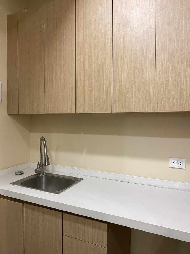 Looking for 1 female tenant (upper bed available) - photo 2