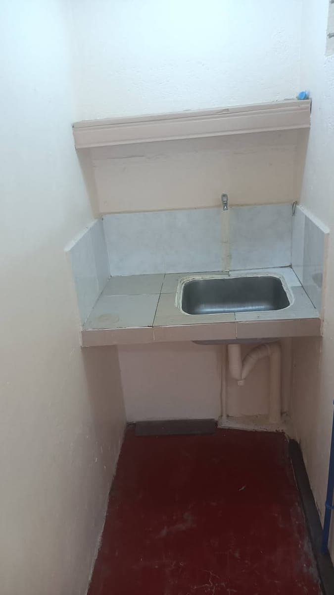 Room for rent, studio type with CR and sink, 5k rate, Pamplona park subdivision las pinas city - photo 2