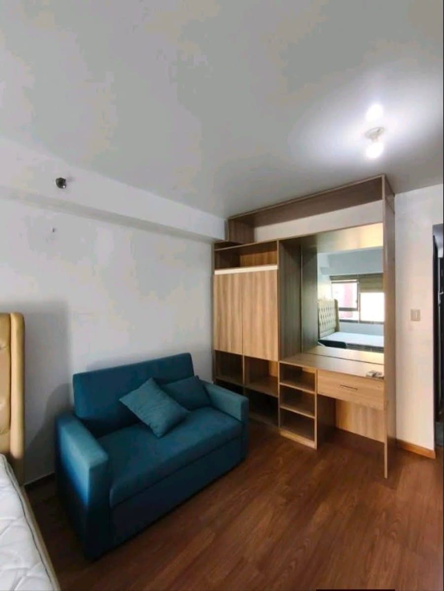 For rent at The Rise Makati City - photo 1