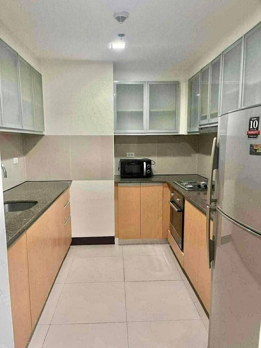 70k MONTHLY‼️2-BEDROOM UNIT FOR RENT AT TWO CENTRAL MAKATI - photo 1