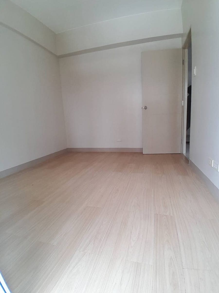 2-BEDROOM BARE  unit with balcony FOR RENT - photo 4