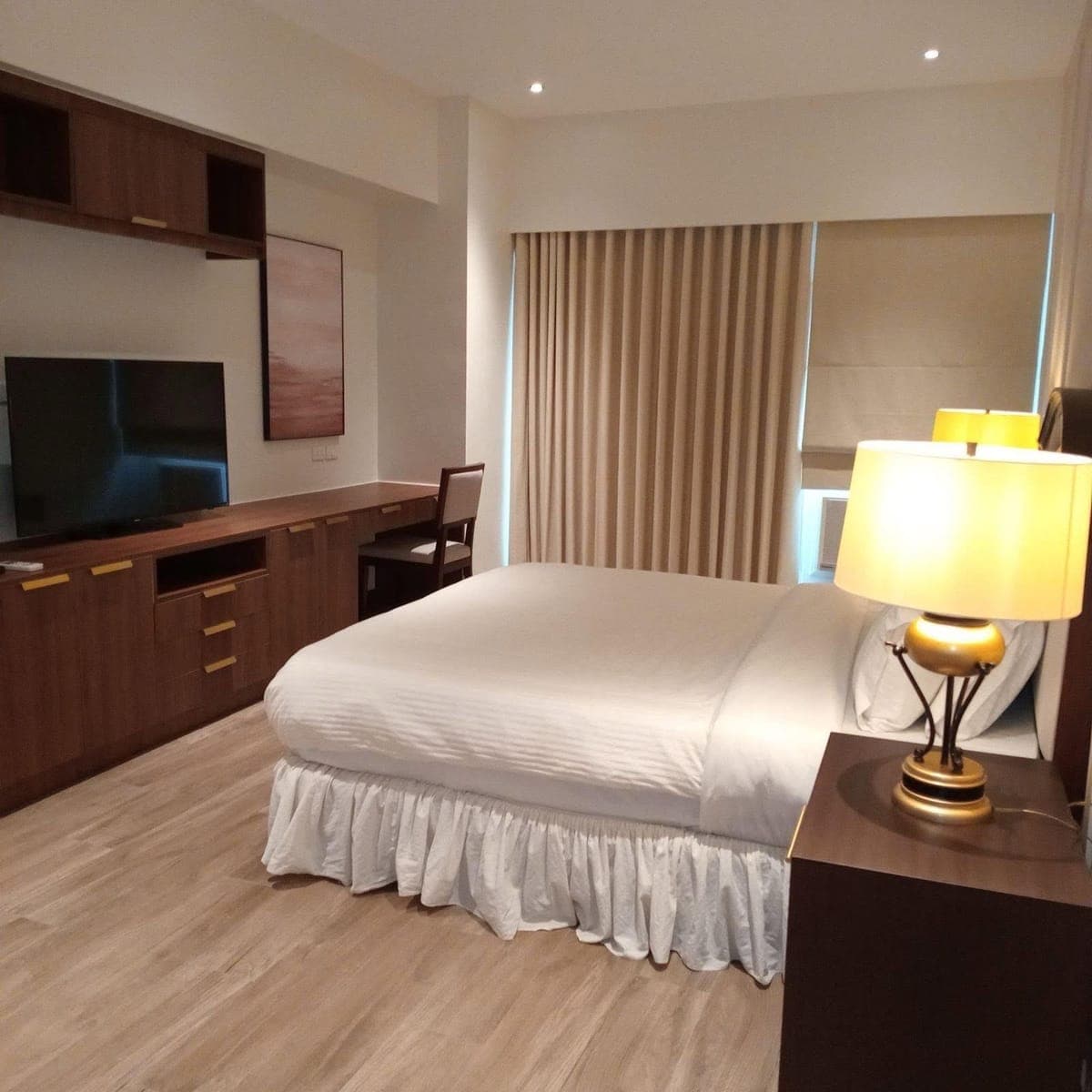 **FOR LEASE | 2BR Frabella I, Legazpi Village, Makati** - photo 1