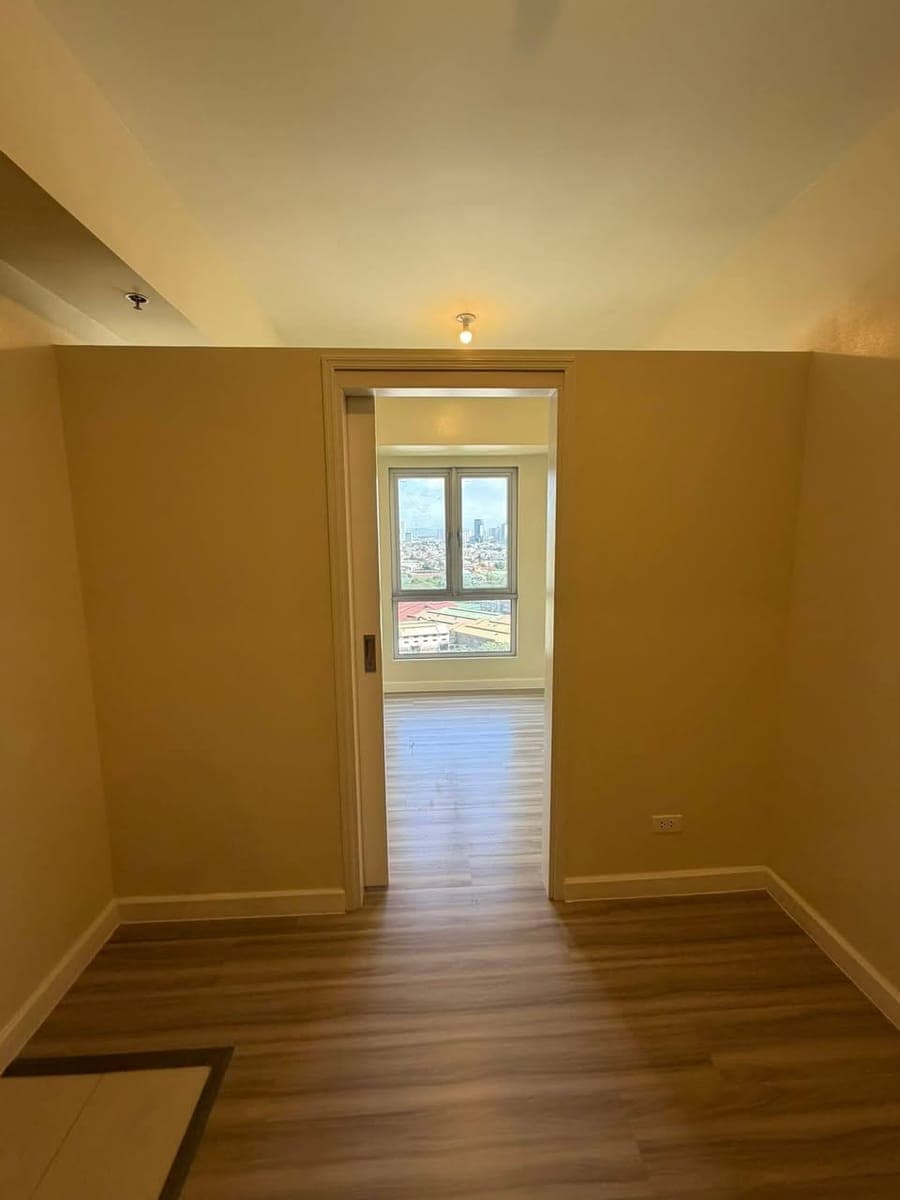 For Rent: Junior 1 Bedroom Bare - photo 1
