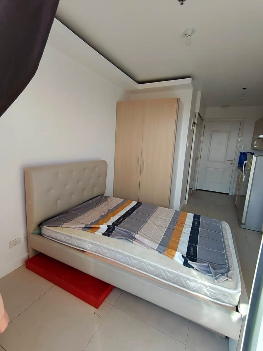 FOR RENT – Penthouse Studio Unit�📍 Ever Gotesco Commonwealth – at the back of the mall�🏢 The Resid... - photo 3
