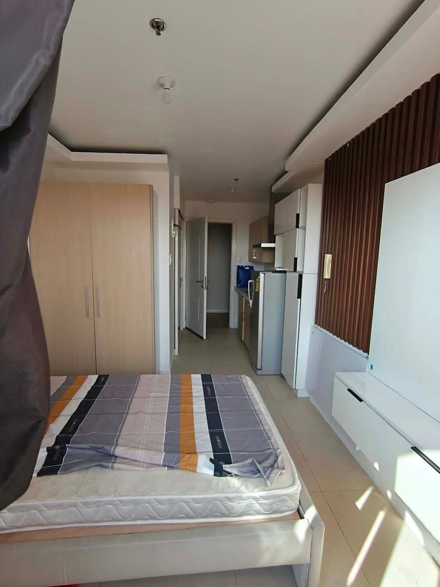 FOR RENT – Penthouse Studio Unit�📍 Ever Gotesco Commonwealth – at the back of the mall�🏢 The Resid... - photo 1