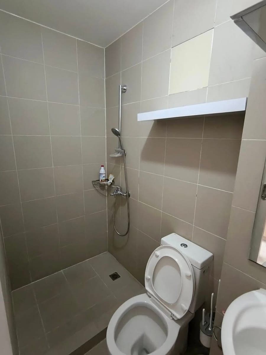 FOR RENT – Penthouse Studio Unit�📍 Ever Gotesco Commonwealth – at the back of the mall�🏢 The Resid... - photo 5